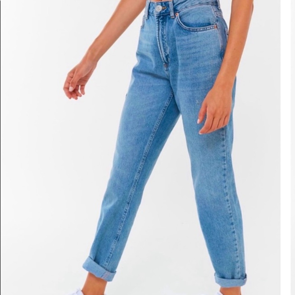 BDG High-Waisted Mom Jean – Washed Denim